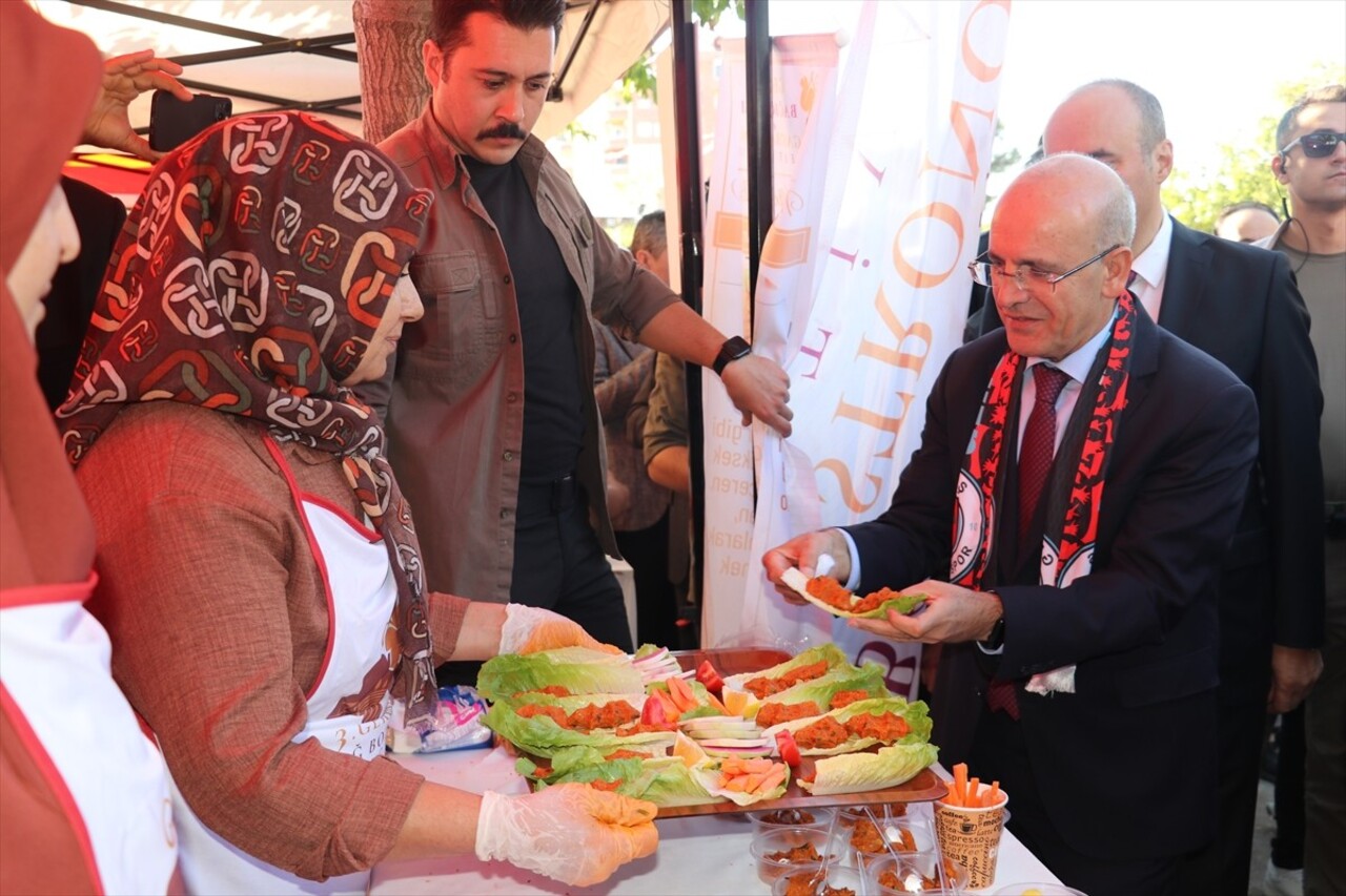 Hazine ve Maliye Bakanı Mehmet Şimşek, Batman'ın Gercüş ilçesinde bu yıl üçüncüsü düzenlenen "Bağ...