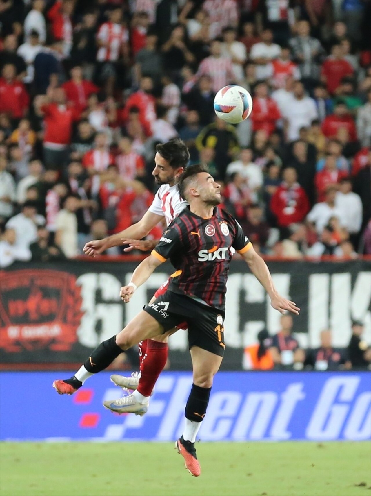 Trendyol Süper Lig'in 9. haftasında Onvo Antalyaspor ile Galatasaray, Corendon Airlines Park...