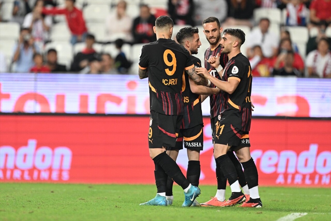 Trendyol Süper Lig'in 9. haftasında Onvo Antalyaspor ile Galatasaray, Corendon Airlines Park...