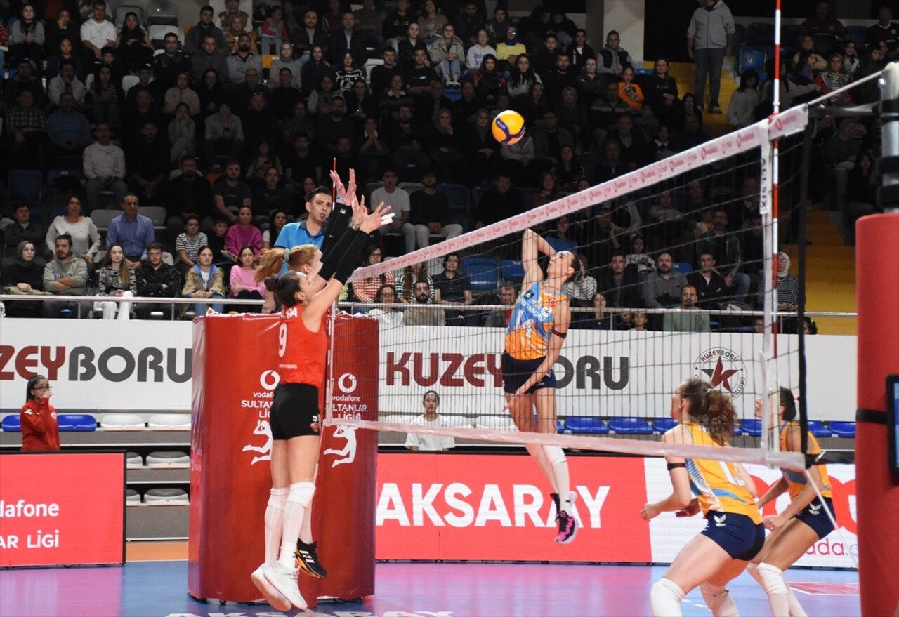 Voleybol Vodafone Sultanlar Ligi'nin 3. hafta mücadelesinde Kuzeyboru, Türk Hava Yolları ile...