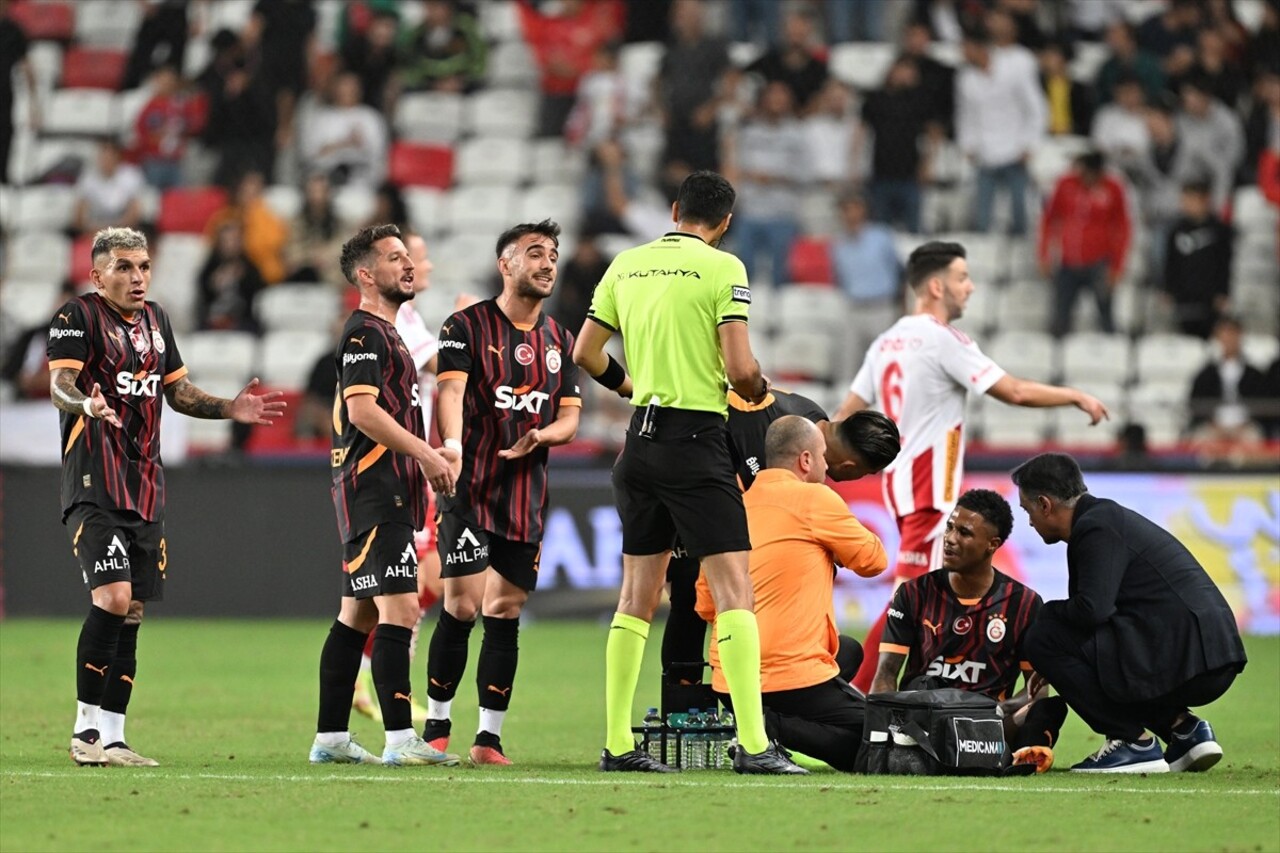 Trendyol Süper Lig'in 9. haftasında Onvo Antalyaspor ile Galatasaray, Corendon Airlines Park...