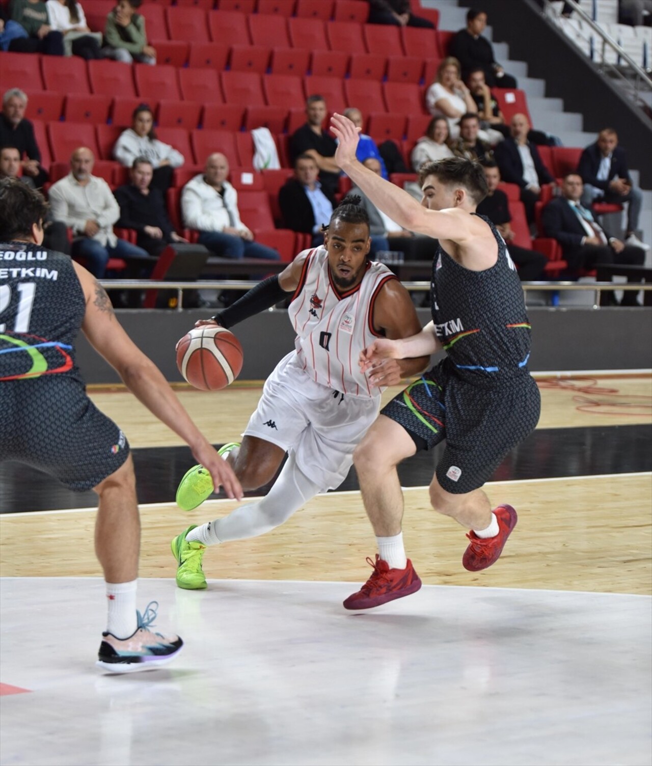 Türkiye Sigorta Basketbol Süper Ligi’nin 3. haftasında Manisa Basket ile Aliağa Petkimspor...