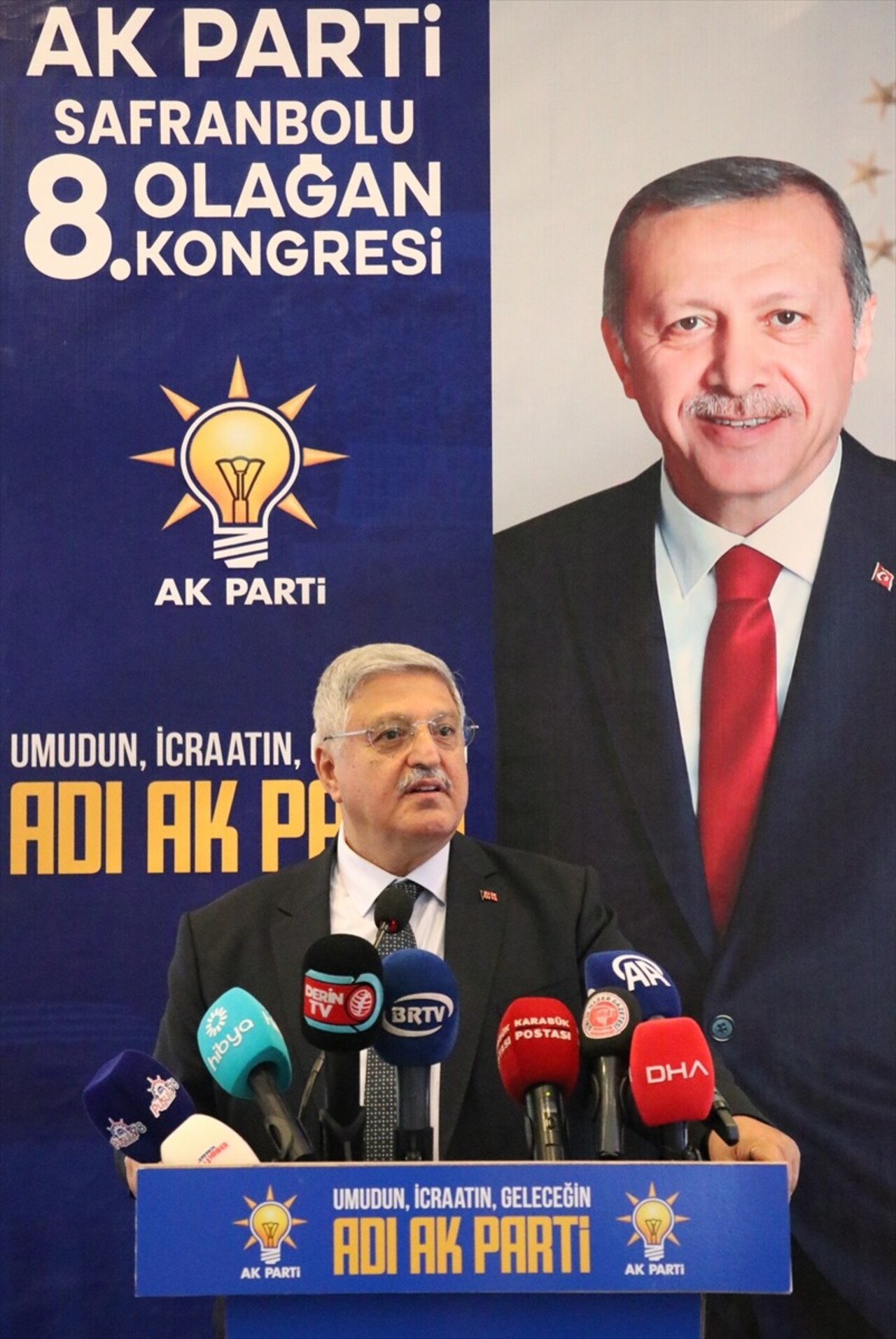 AK Parti Genel Başkan Yardımcısı Vedat Demiröz (sol 2), Karabük'ün Safranbolu ilçesindeki Sunal...