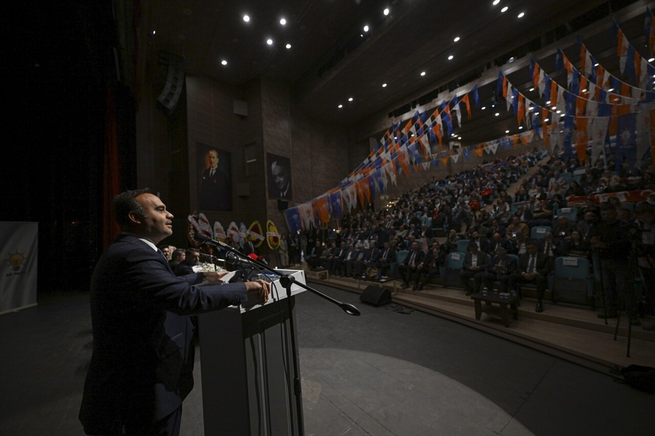 Sanayi ve Teknoloji Bakanı Mehmet Fatih Kacır, Yahya Kemal Beyatlı Kültür Merkezi'ndeki AK Parti...