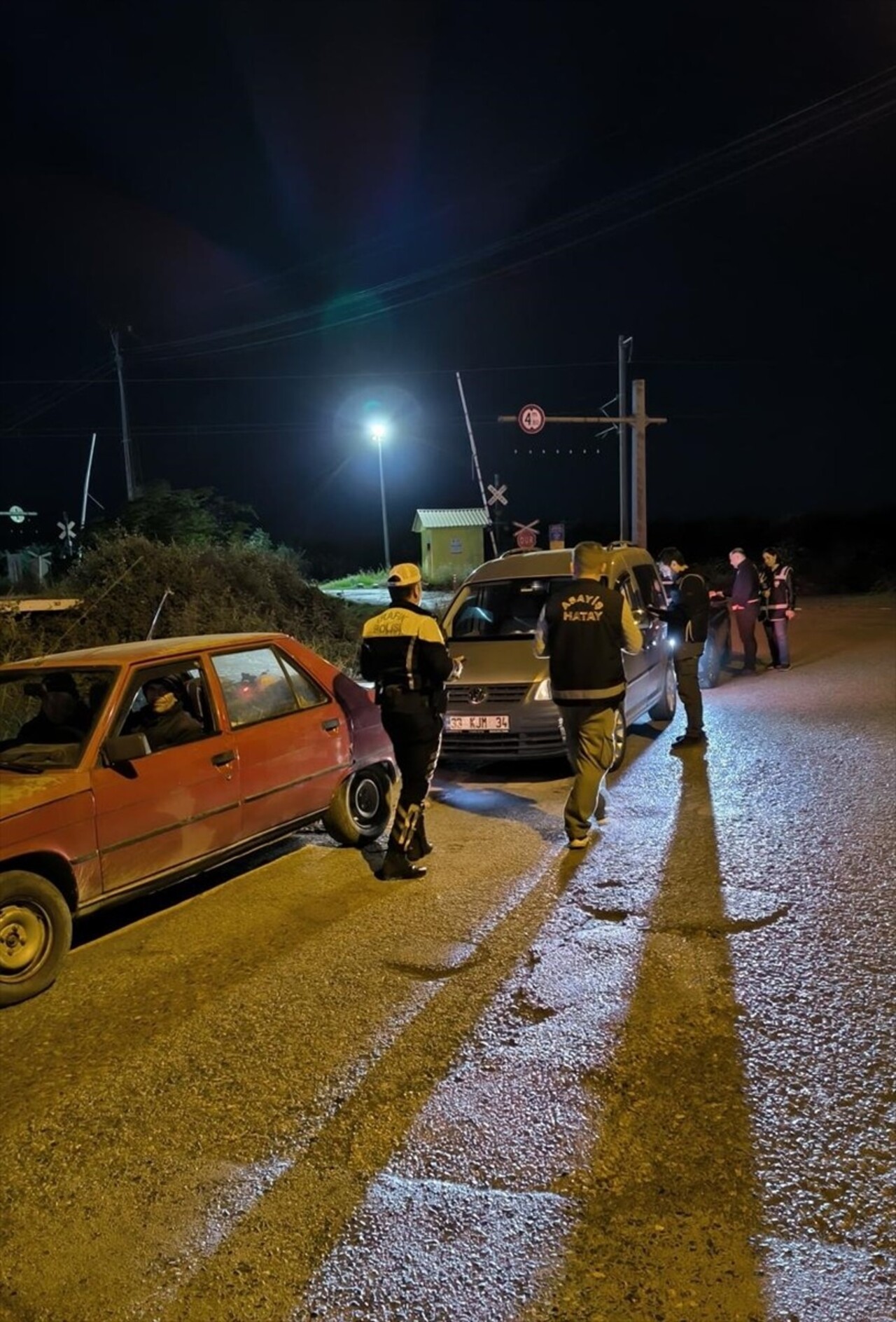 Hatay'ın Dörtyol ilçesinde, polis ekiplerince huzur ve güven uygulaması gerçekleştirildi. 
İlçe...