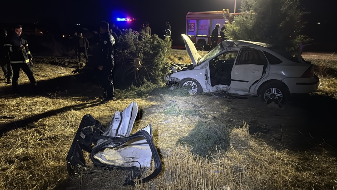 Adıyaman'da iki otomobilin çarpışması sonucu 1 kişi öldü, 3 kişi yaralandı.