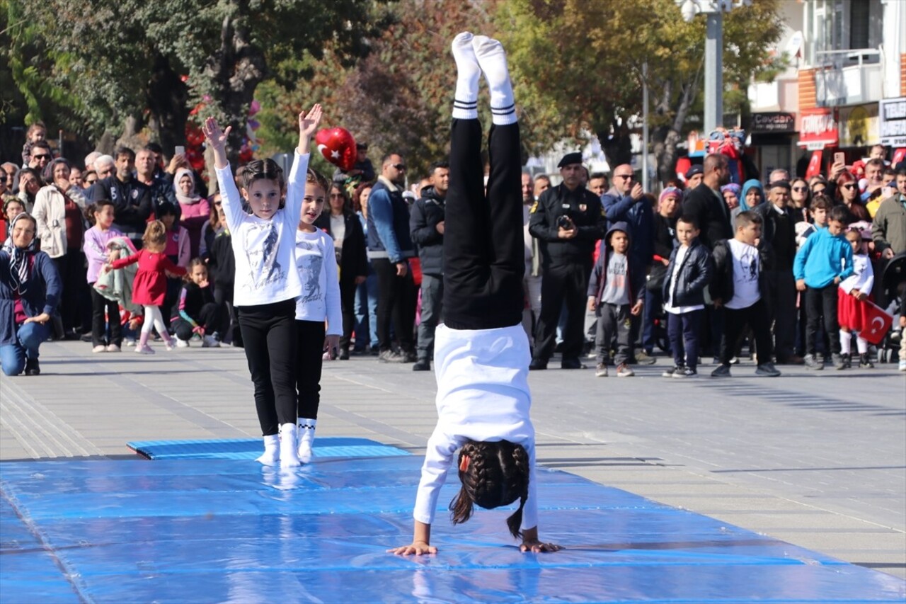 Burdur'da 29 Ekim Cumhuriyet Bayramı dolayısıyla törenler düzenlendi. Burdur'da Cumhuriyet...