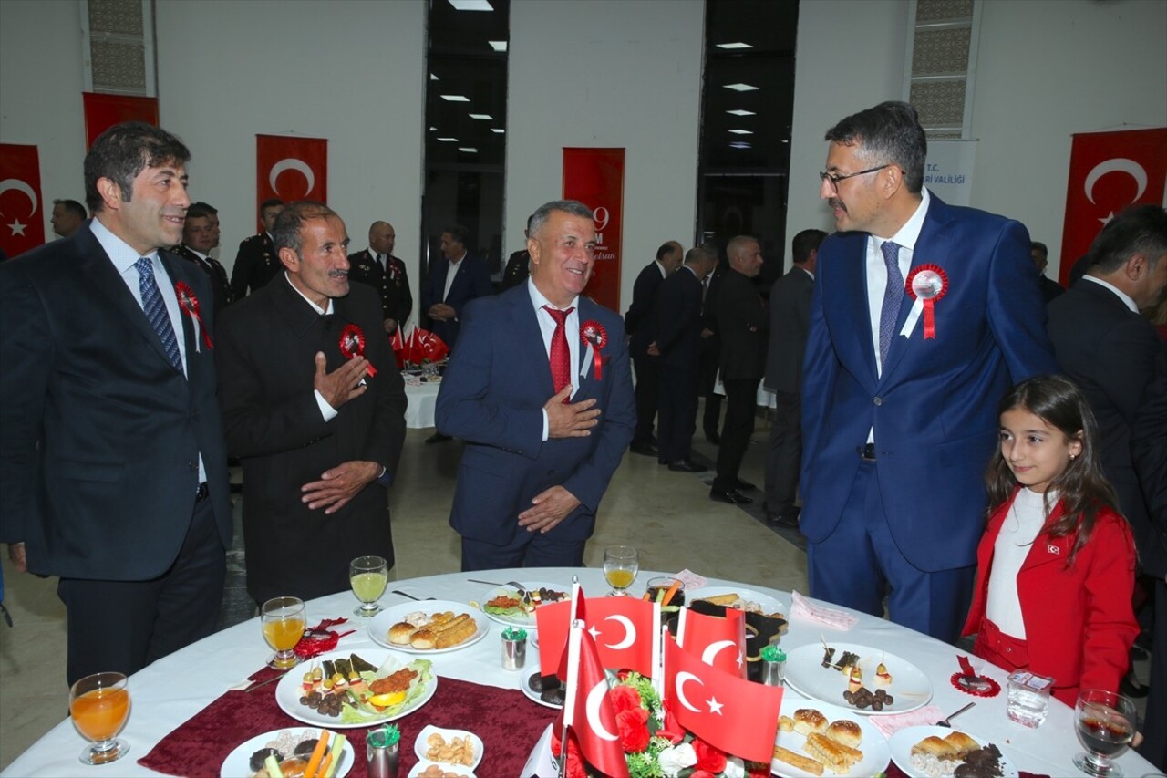 Hakkari'de 29 Ekim Cumhuriyet Bayramı ve Cumhuriyet'in 101. yıl dönümü dolayısıyla, 101 metre...