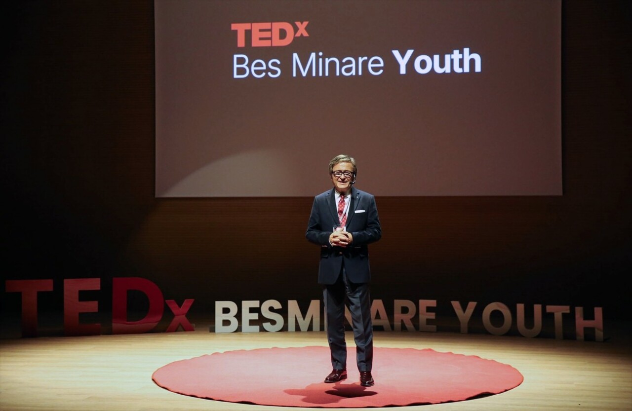 Bitlis'te Özel Eren Fen ve Teknoloji Lisesi'nde "TEDx Bitlis Beşminare Youth Fark Yaratanlar"...