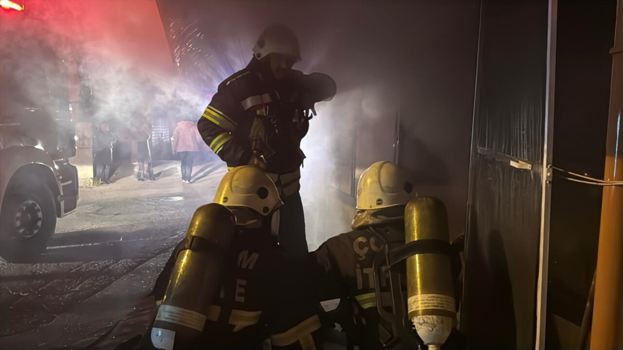 Çorum'da ekmek fırınında çıkan yangın maddi hasara neden oldu. İhbar üzerine bölgeye polis...