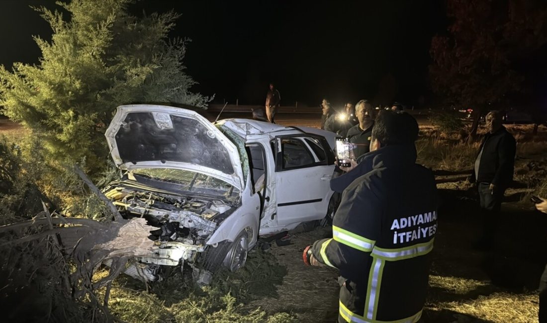 Adıyaman'da iki otomobilin çarpışması