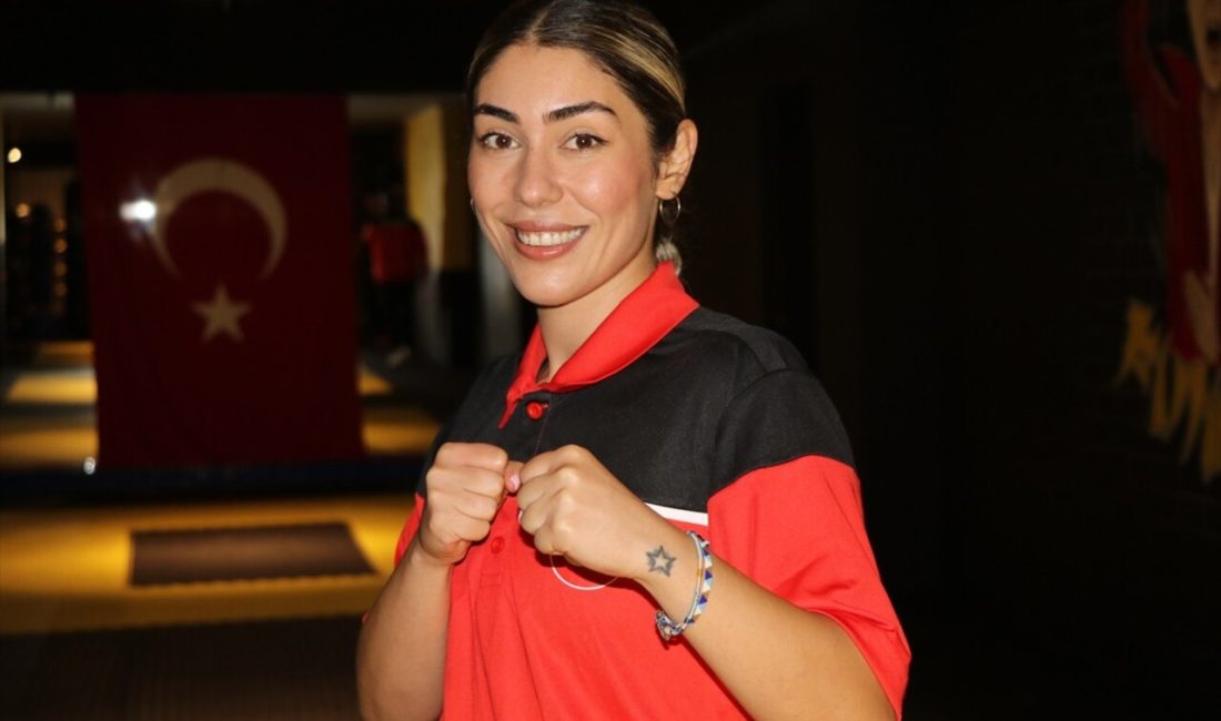 Savate sporcuları Aybüke Kılıçaslan