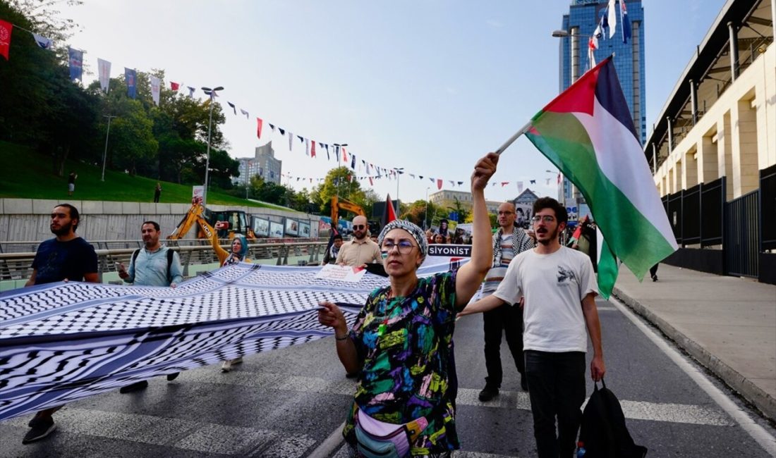 İstanbul'da düzenlenen yürüyüşte binlerce