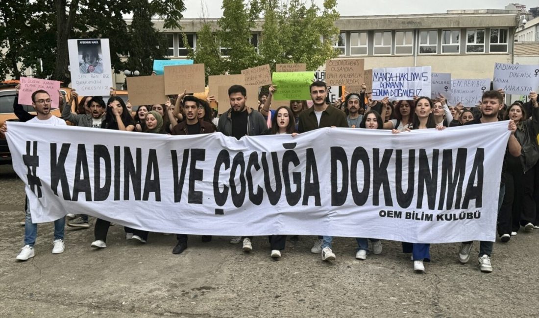 KTÜ'de yapılan yürüyüşle kadına