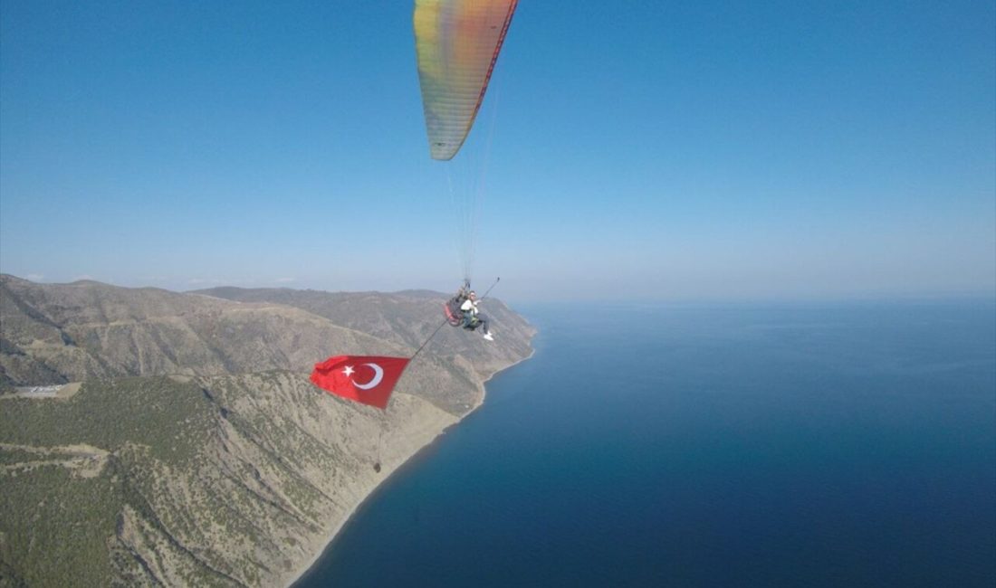 Yamaç paraşütçüleri, Cumhuriyet Bayramı'nı