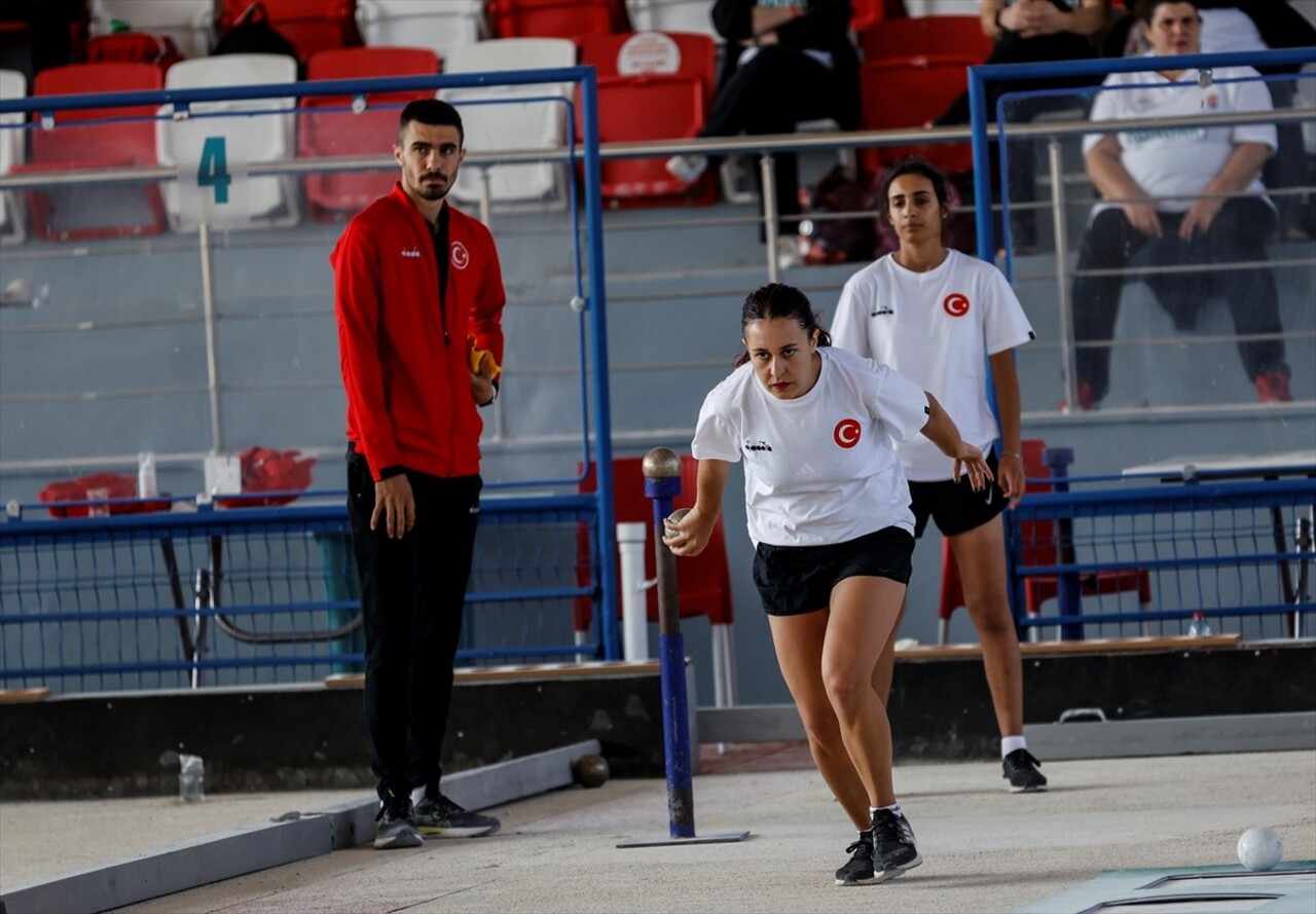 Mersin'de düzenlenen Avrupa Kadınlar Volo Şampiyonası, ikinci eleme turu müsabakalarıyla sürüyor....