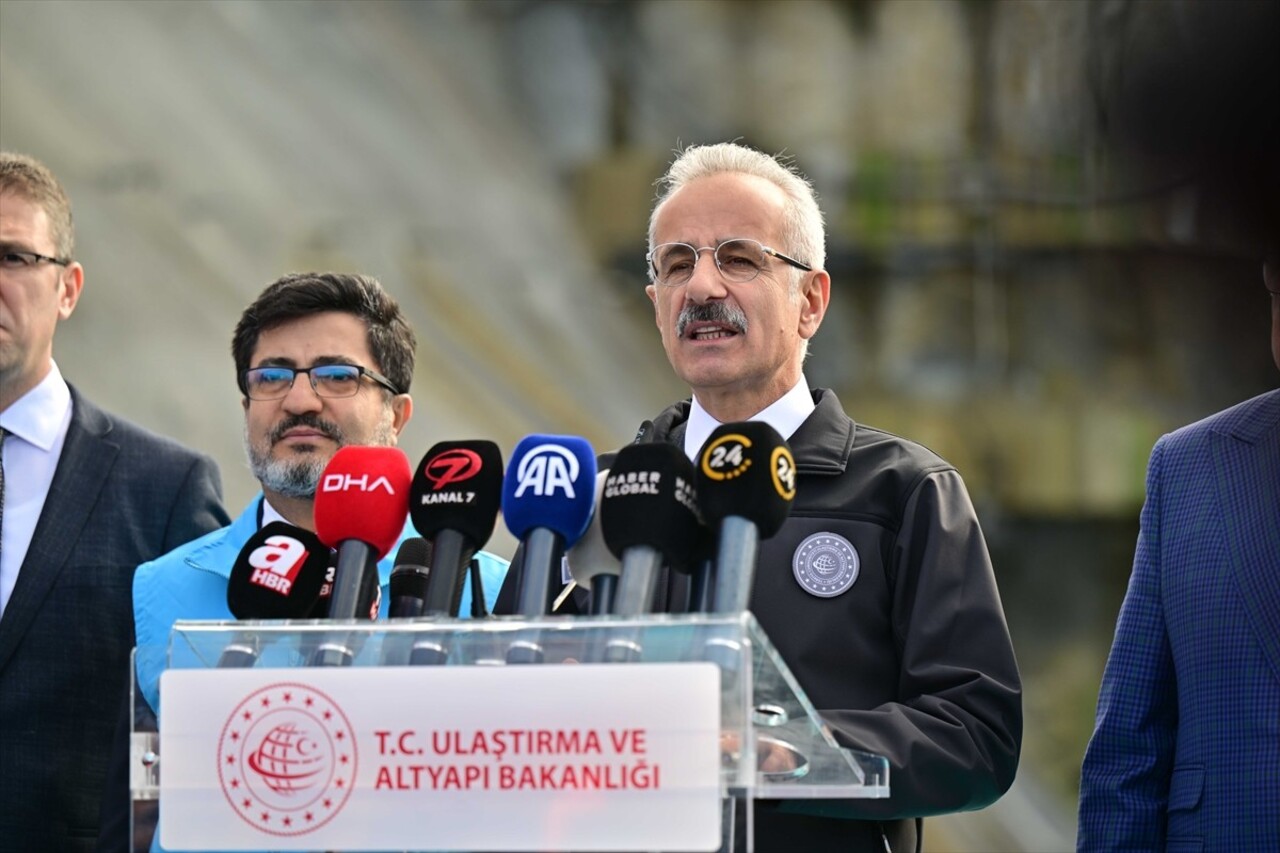 Ulaştırma ve Altyapı Bakanı Abdulkadir Uraloğlu, Halkalı-Ispartakule Demiryolu Hattı TBM-1 Işık...