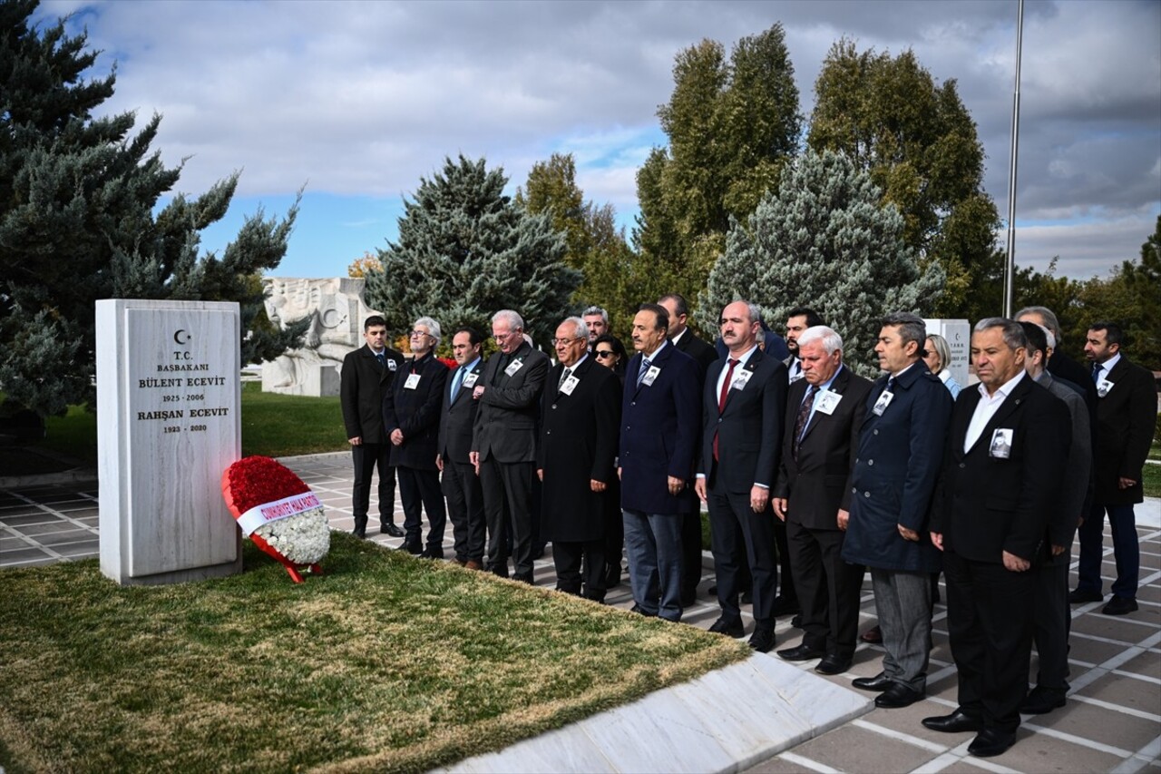 DSP Genel Başkanı Önder Aksakal, vefatının 18. yılında merhum Başbakan Bülent Ecevit'in Devlet...