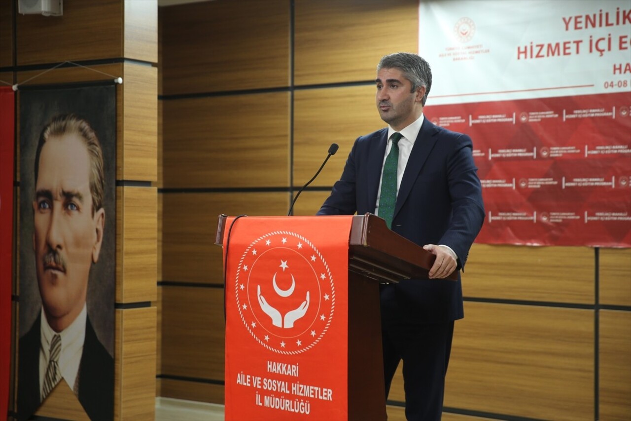 Aile ve Sosyal Hizmetler Bakan Yardımcısı Zafer Tarıkdaroğlu (sağ 3), Hakkari'de Aile ve Sosyal...