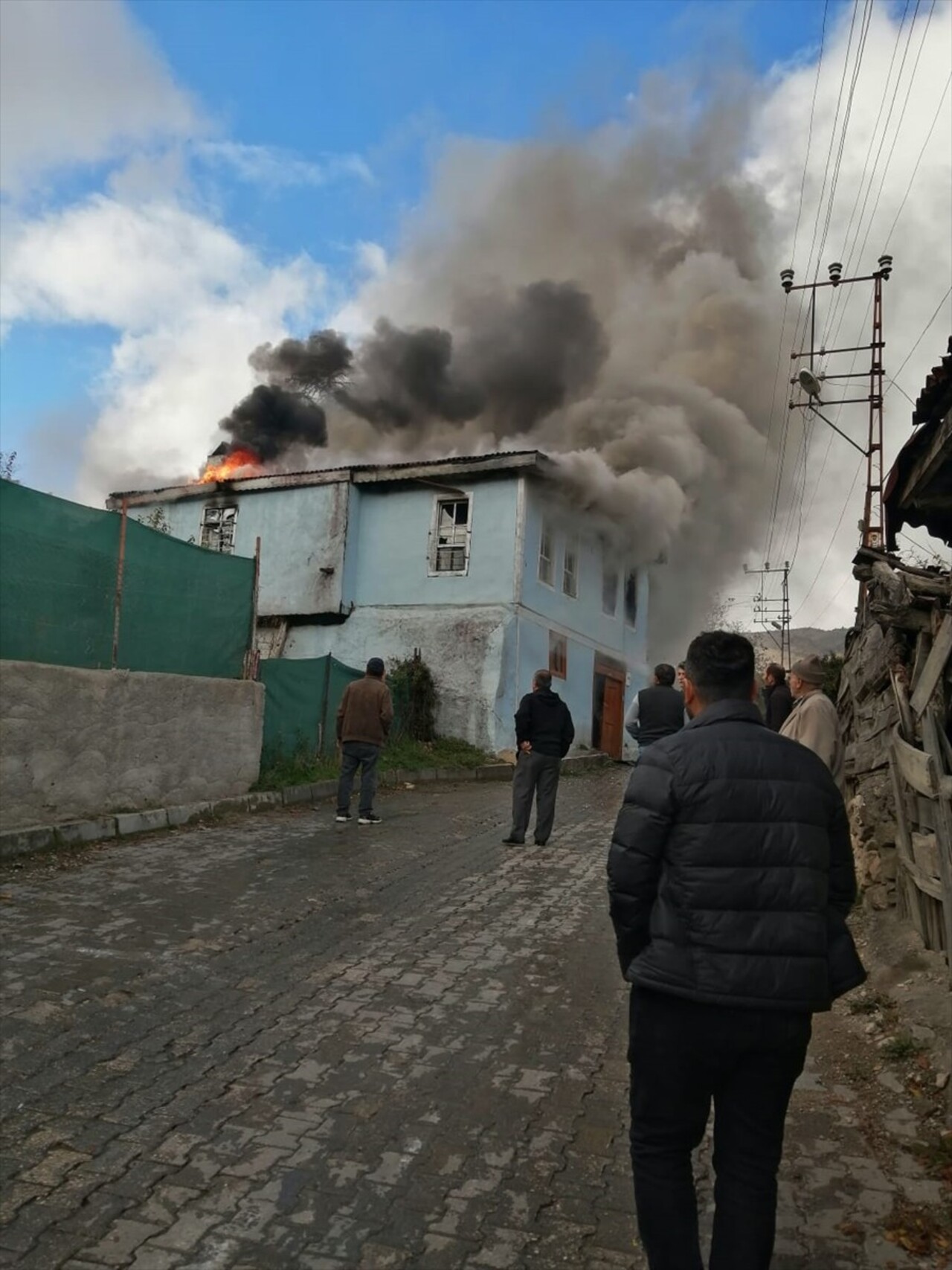 Çankırı'nın Bayramören ilçesinde bir evde çıkan yangın söndürüldü.