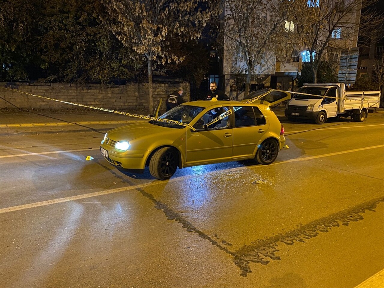 Sivas'ta iki grup arasında çıkan silahlı kavgada 1 kişi hayatını kaybetti, 1 kişi yaralandı....