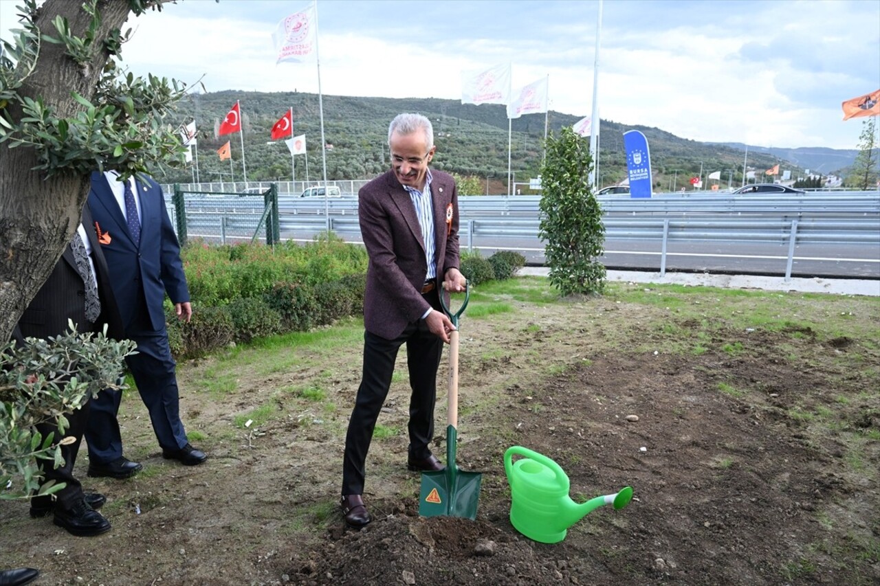 Ulaştırma ve Altyapı Bakanı Abdulkadir Uraloğlu, 11 Kasım Milli Ağaçlandırma Günü dolayısıyla...