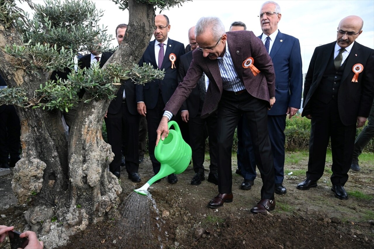 Ulaştırma ve Altyapı Bakanı Abdulkadir Uraloğlu, 11 Kasım Milli Ağaçlandırma Günü dolayısıyla...