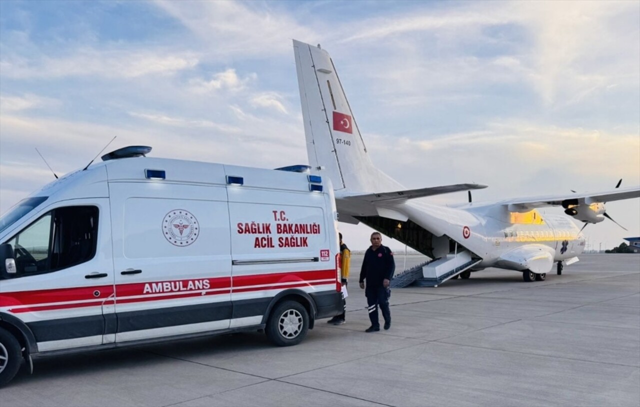 Mardin'de sağlık sorunları yaşayan 6 aylık Delal bebek, ambulans uçakla Ankara'ya sevk edildi.