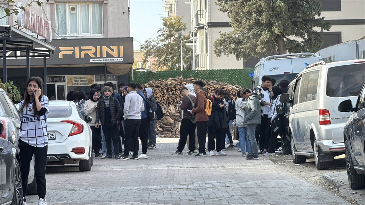 Malatya'nın Doğanşehir ilçesinde, saat 10.46'da 4,9 büyüklüğünde deprem meydana geldi. Adıyaman'da...