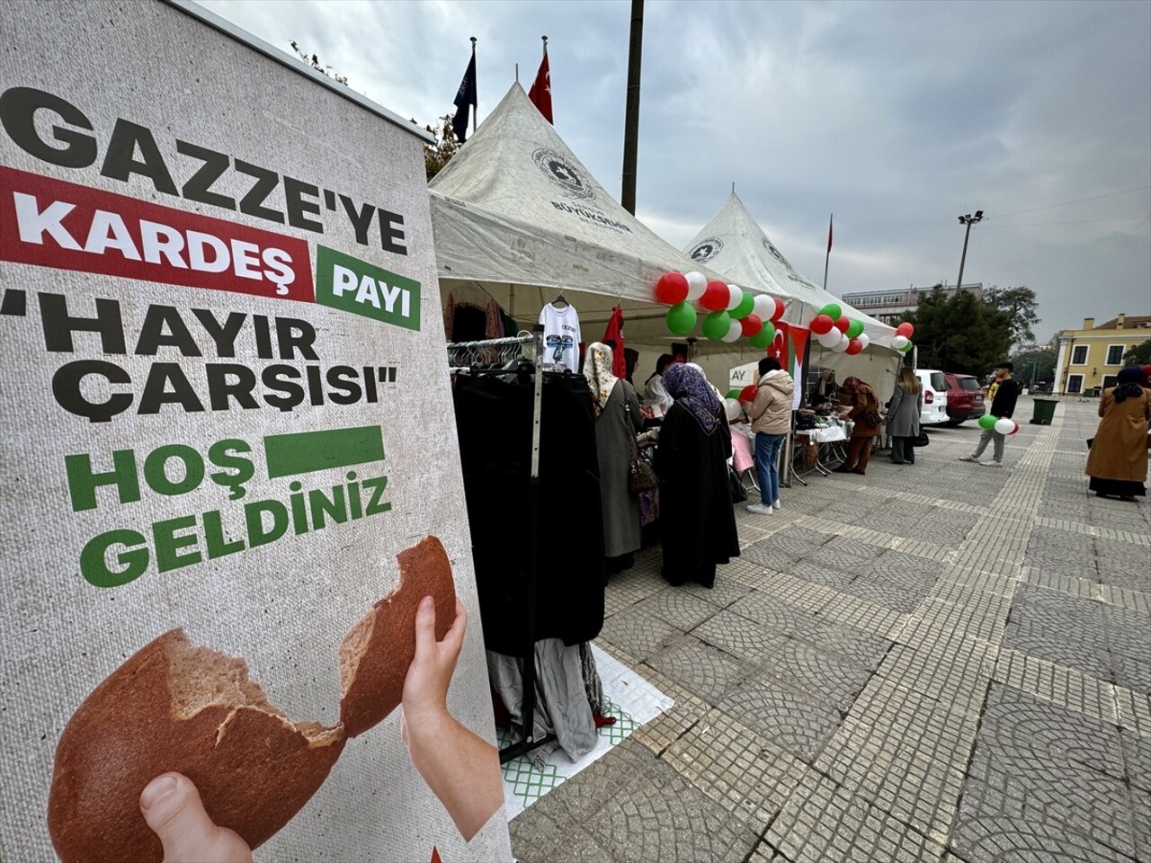 Samsun'da, İsrail'in saldırısı altındaki Gazze'ye yardım amacıyla "Hayır Çarşısı" kuruldu. Kadın...