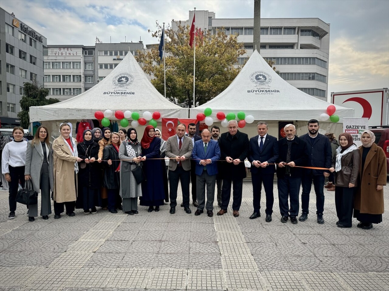 Samsun'da, İsrail'in saldırısı altındaki Gazze'ye yardım amacıyla "Hayır Çarşısı" kuruldu. Kadın...