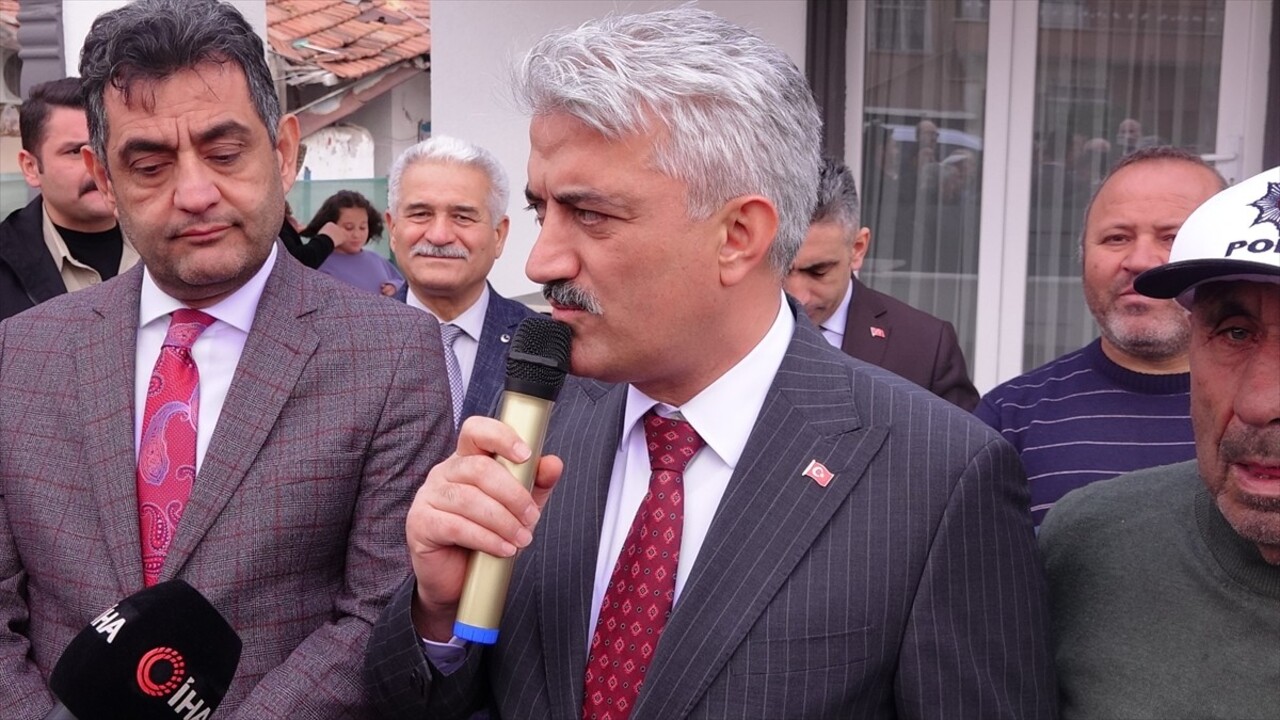 Kırıkkale'de yangında evleri kullanılamaz hale gelen engelli kardeşler, MHP Milletvekili Halil...