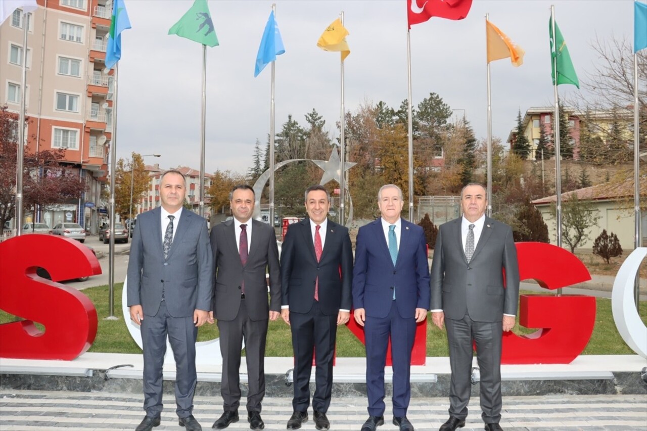 MHP Genel Başkan Yardımcısı Sadir Durmaz (solda), Çorum'un Sungurlu ilçesinde temel atma ve açılış...