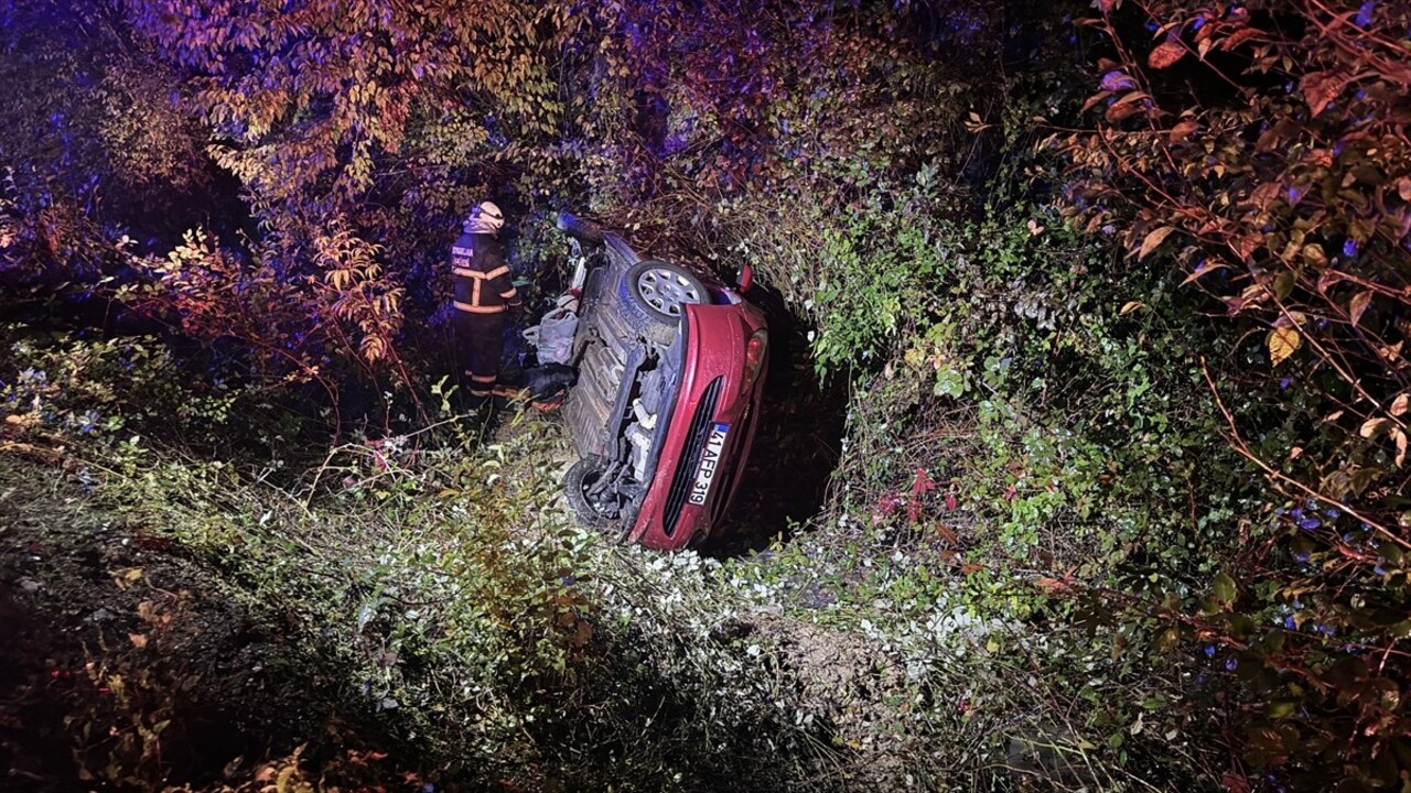 Zonguldak'ta otomobilin su kanalına devrilmesi sonucu yaralanan 4 kişi tedavi altına alındı. Kaza...