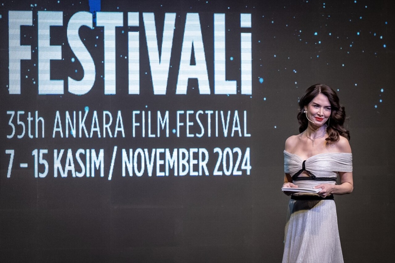 Bu yıl 35'incisi düzenlenen Ankara Film Festivali'nde ödüller sahiplerine verildi. Kültür ve...