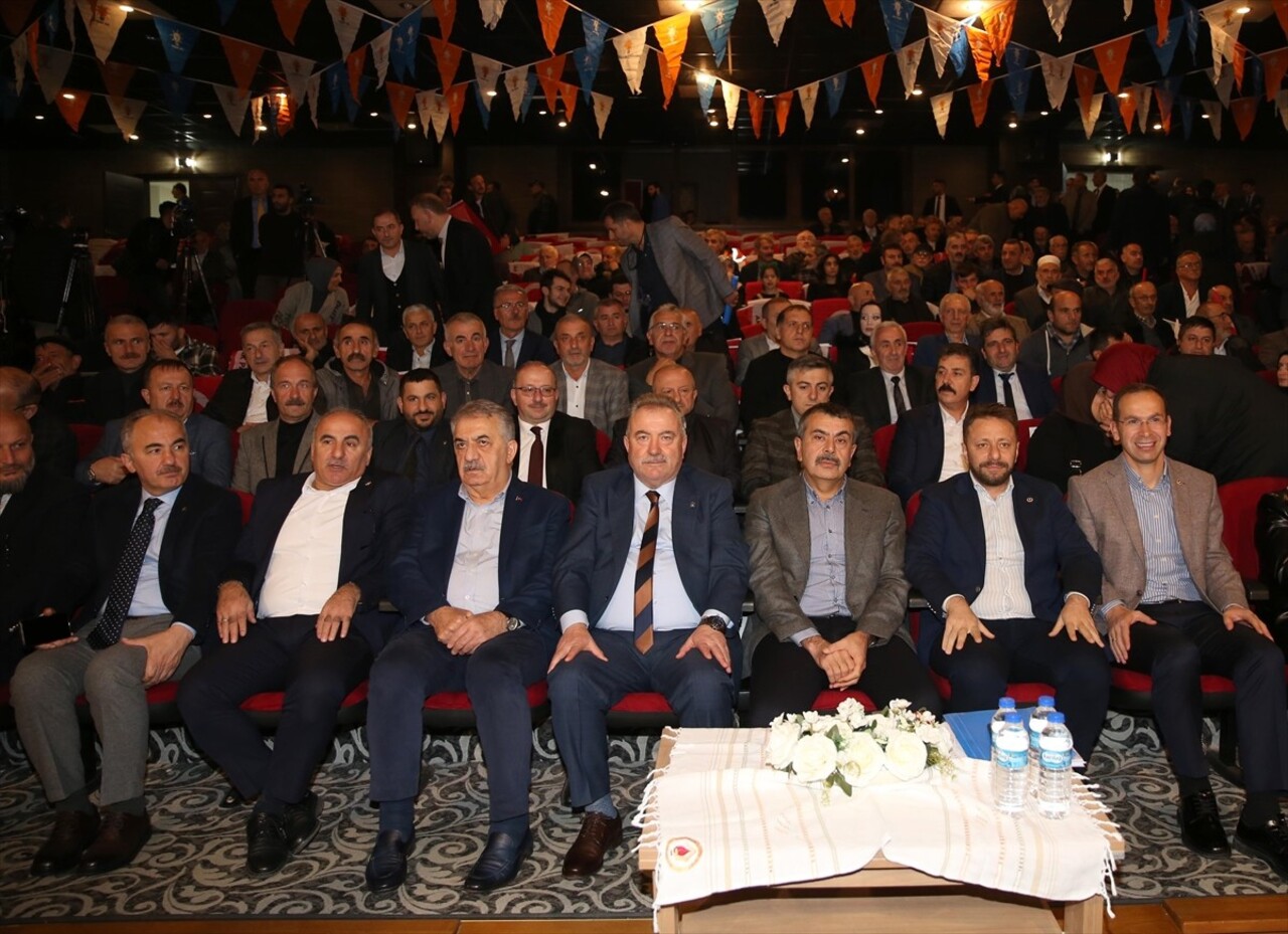 Rize'nin Güneysu ilçesindeki Kaptan Ahmet Erdoğan Anadolu İmam Hatip Lisesi Konferans Salonu'nda...