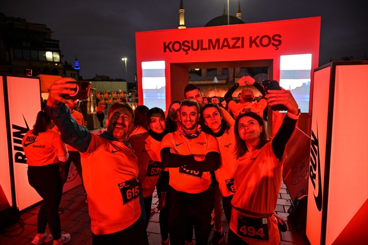 Nike tarafından "Koşulmazı koş" sloganıyla düzenlenen yarış, İstanbul'un tarihi mekanlarından...