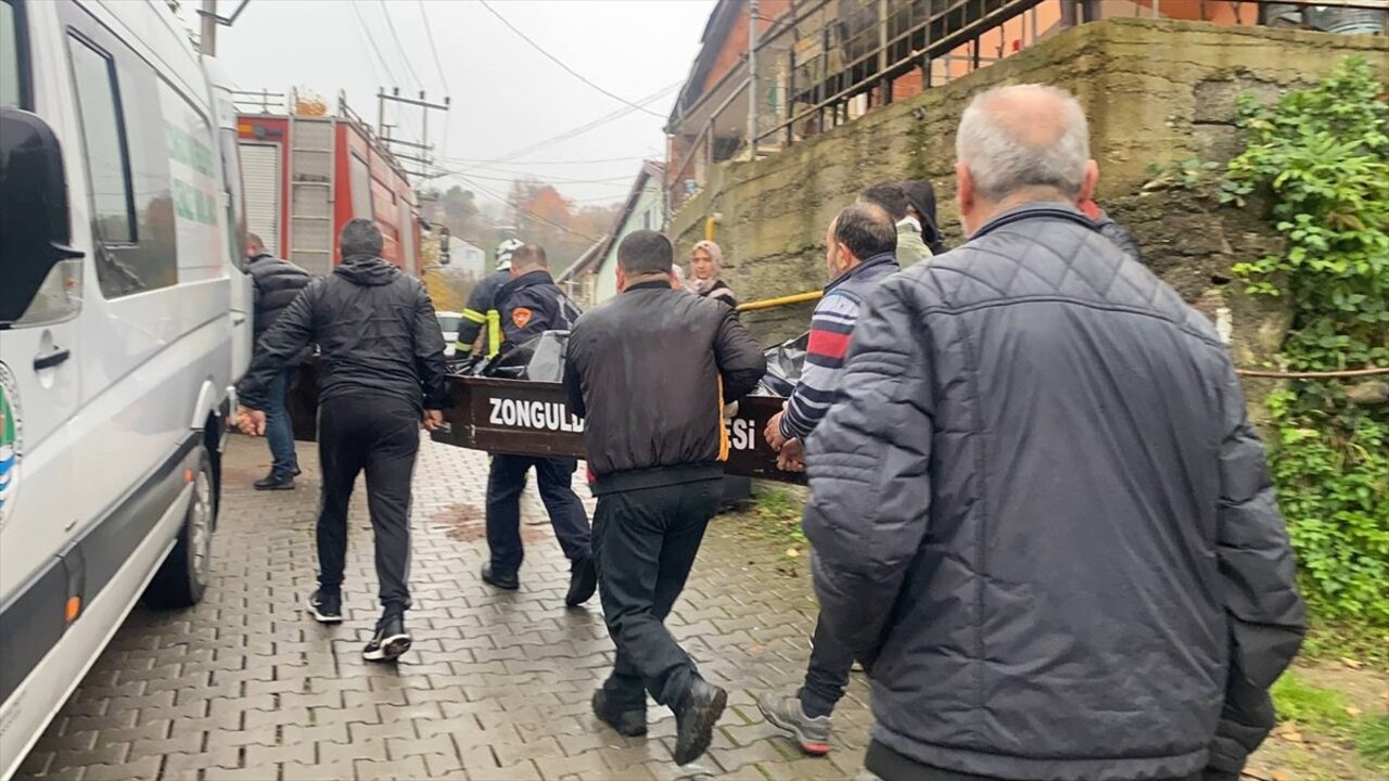 Zonguldak'ta yalnız yaşayan 71 yaşındaki kişi, evinde çıkan yangında yaşamını yitirdi. Bölgeye...