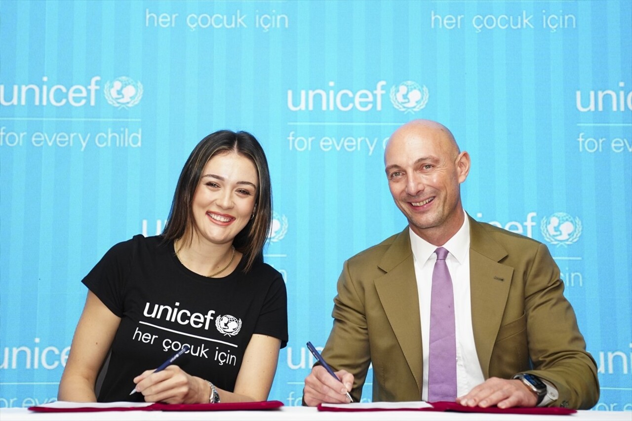 Birleşmiş Milletler Çocuklara Yardım Fonu (UNICEF) ile VakıfBank Kadın Voleybol Takımı'nın milli...