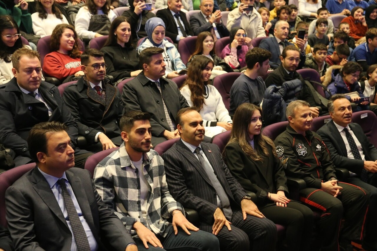 Sanayi ve Teknoloji Bakanı Mehmet Fatih Kacır (sol 3), Tokat Gaziosmanpaşa Üniversitesi (TOGÜ)...