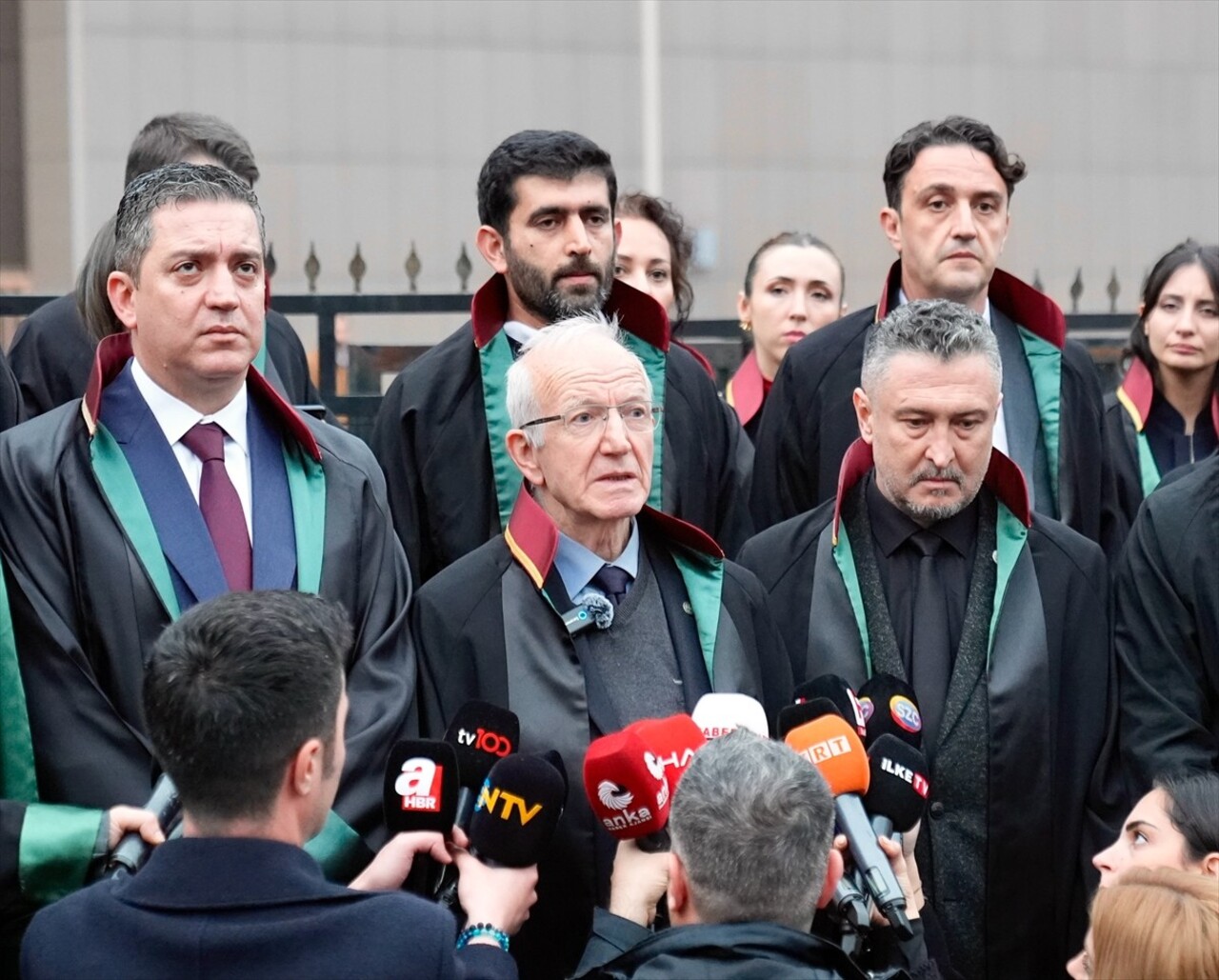 İstanbul'da, bebek acil hastalarını önceden anlaştıkları özel hastanelerin yenidoğan ünitelerine...