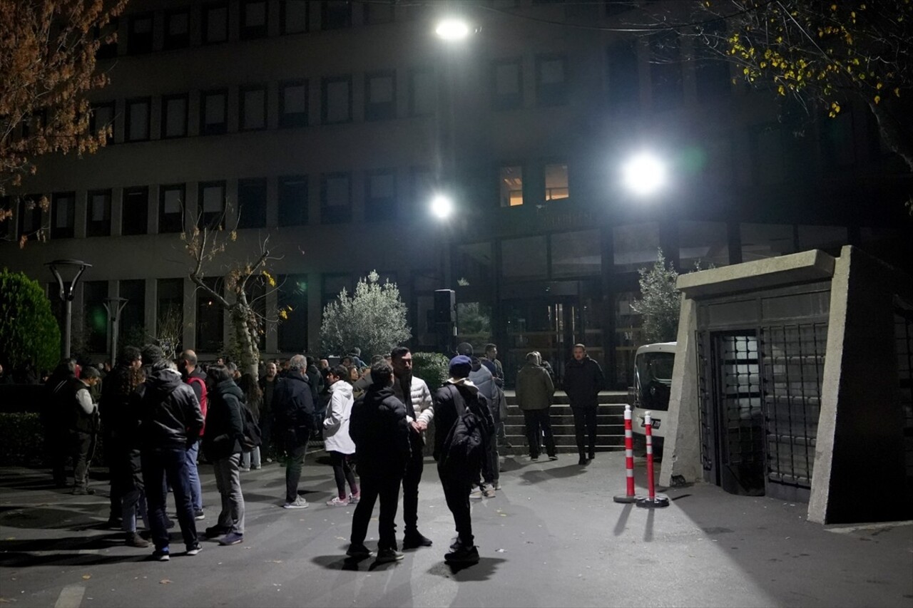 Kadıköy Belediyesi işçileri, bir süredir devam eden toplu iş sözleşmesi görüşmelerinden sonuç...