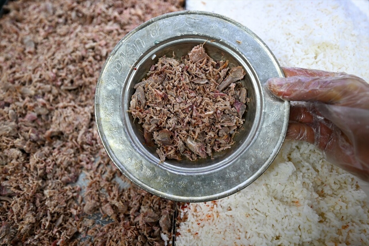 Gaziantep'in geleneksel ve tescilli lezzetleri beyran ile soğan kebabı, havaların soğumasıyla yöre...