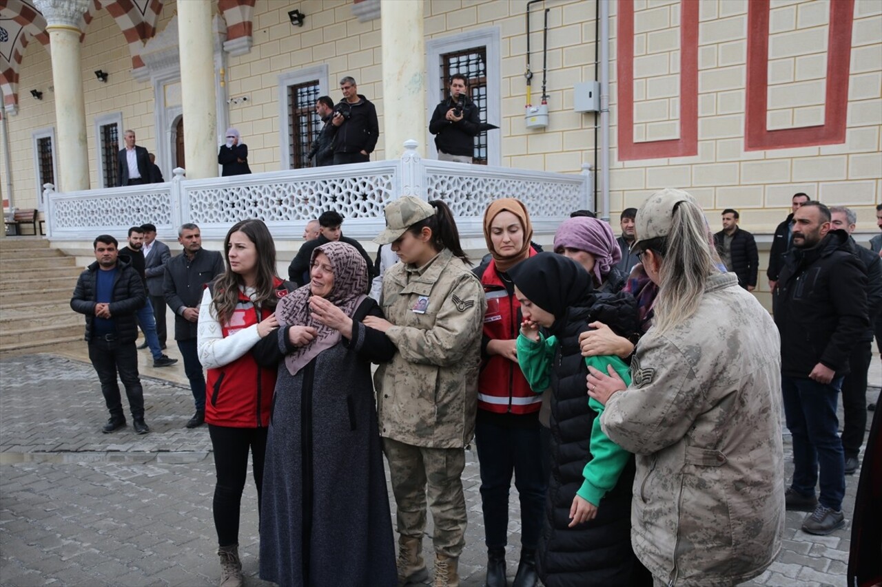 Irak'ın kuzeyinde ve Bitlis'in Mutki ilçesinde geçirdikleri kalp krizi sonucu hayatını kaybeden 2...