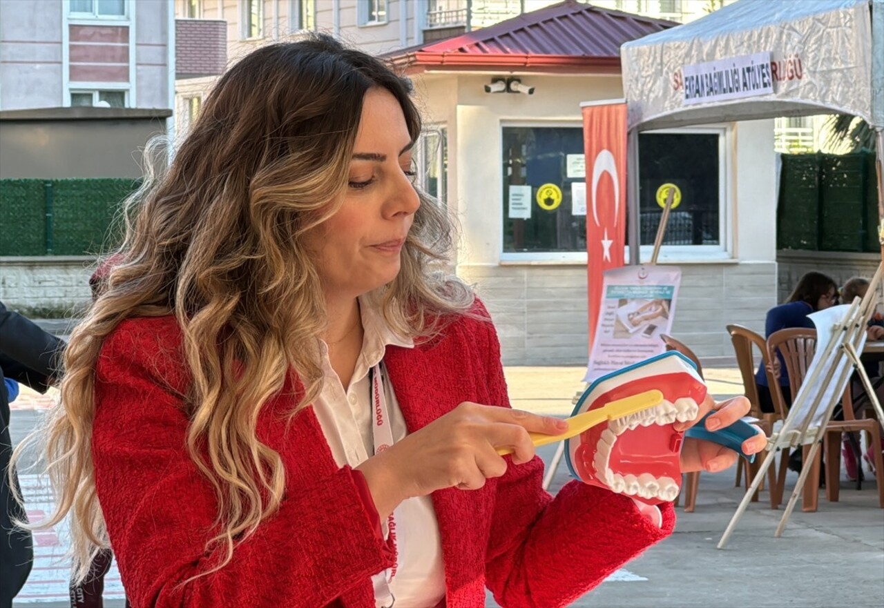 Samsun Sağlık Müdürlüğünce, "Toplum Ağız ve Diş Sağlığı Haftası" kapsamında anaokul ve ilkokul...