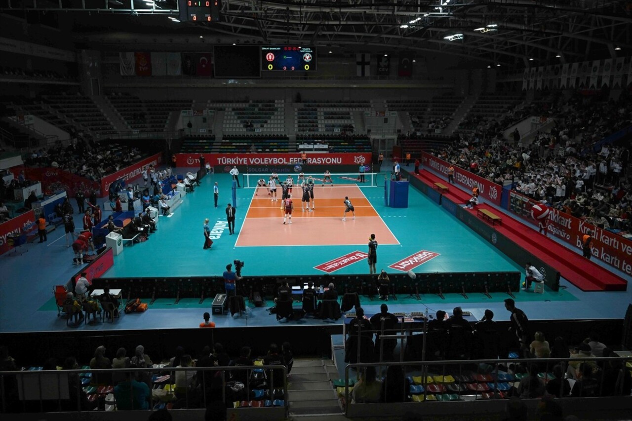 Ziraat Bankkart Erkek Voleybol Takımı, CEV Kupası 16'lı final turu rövanş maçında Finlandiya'nın...