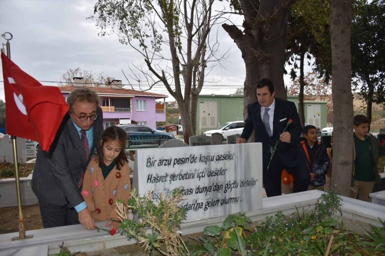 Diyarbakır'ın Bismil ilçesinde PKK'lı teröristlerce şehit edilen öğretmen Neşe Alten ile babası...