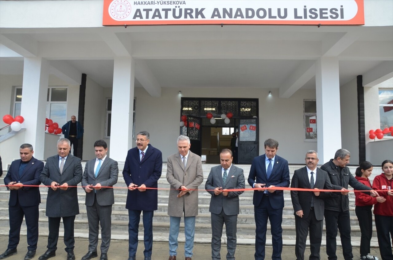 Hakkari'nin Yüksekova ilçesinde PKK'lı teröristlerin saldırıları nedeniyle kullanılamaz hale gelen...