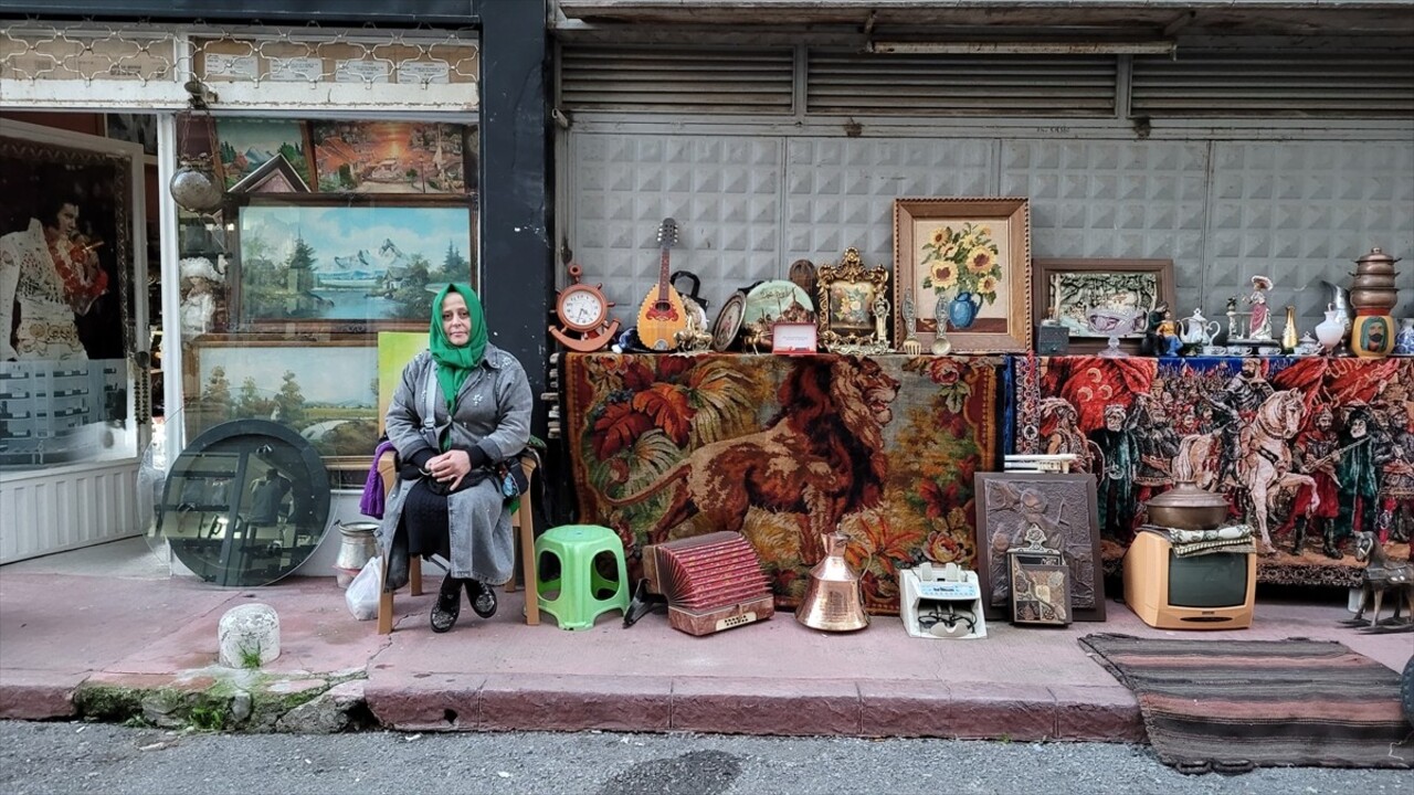 Samsun'un İlkadım ilçesinde yaşayan Sebahat Çakmak'ın kendisine hediye edilen, hatıra madeni...