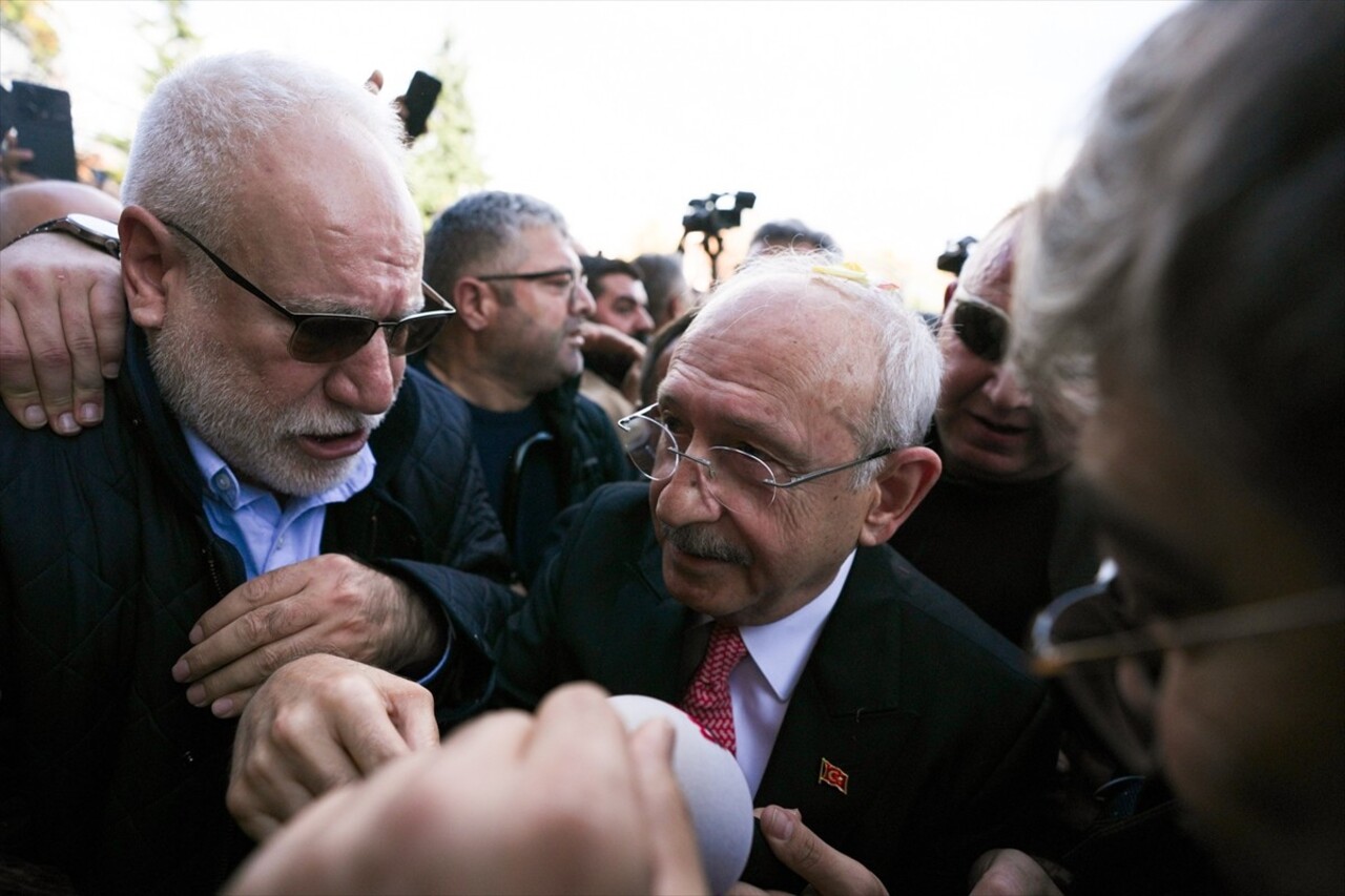 Eski CHP Genel Başkanı Kemal Kılıçdaroğlu, "kamu görevlisine görevinden dolayı alenen hakaret"...